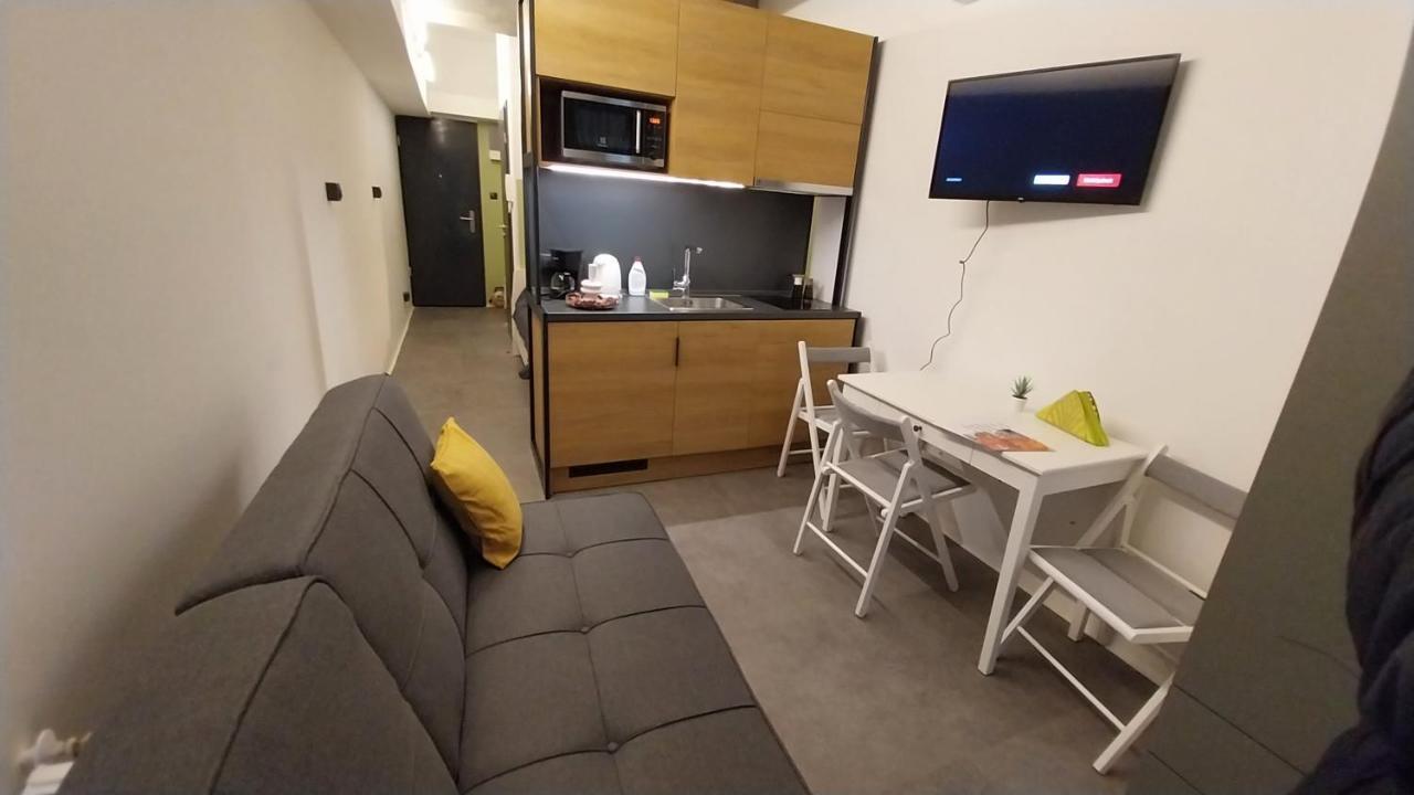 Peaceful Basement Apartment With Terrace & Free Gym Budapest Exterior photo