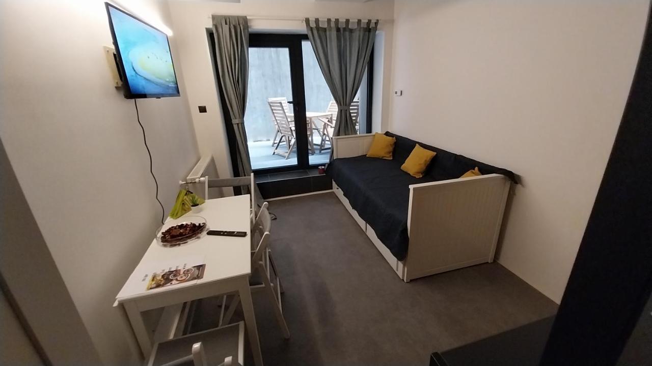 Peaceful Basement Apartment With Terrace & Free Gym Budapest Exterior photo